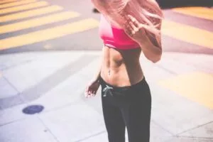 7 Latihan Evergreen untuk Perut Rata dan 6 Pack Abs