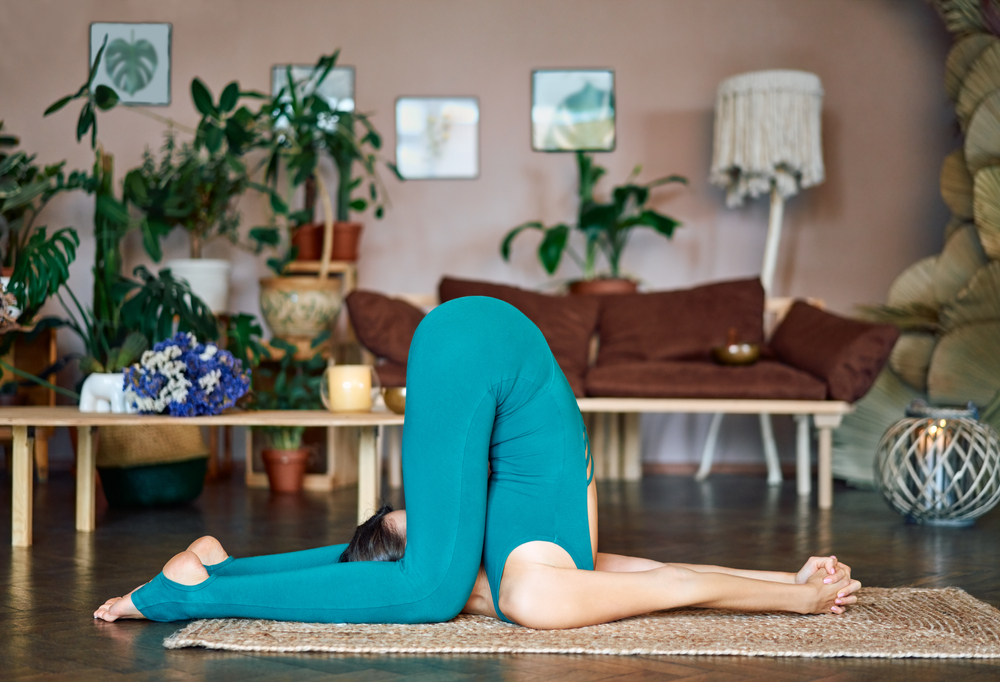 Karnapid asana