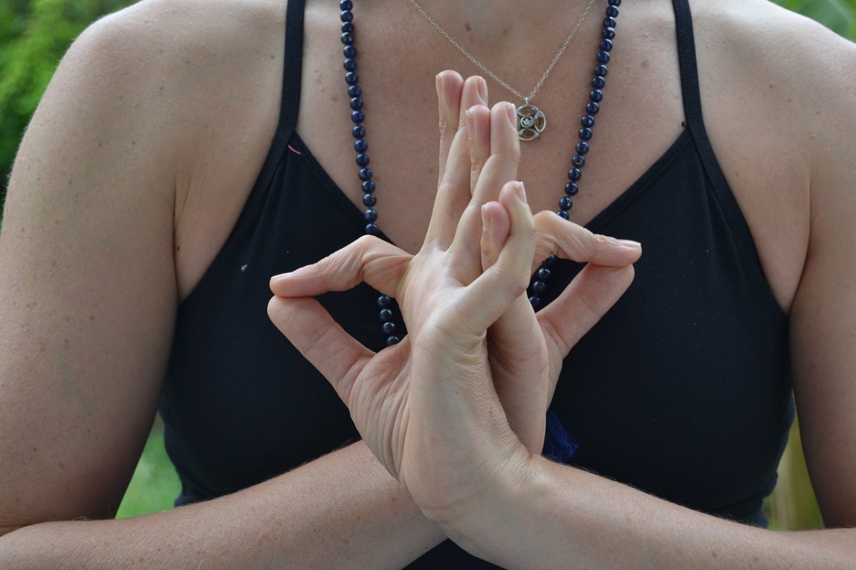 5 Effective Yoga Mudras To Cure Asthma » FreakToFit