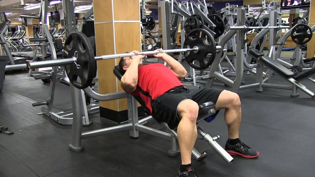 How To Do Incline Bench Press Exercise? » FreakToFit