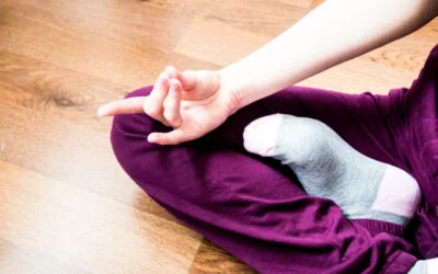 Apana Mudra: Benefits, Side Effects, How To Do and Precautions Apana Mudra: Benefits, Side Effects, How To Do and Precautions